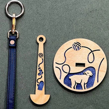 Load image into Gallery viewer, Wooden Wrist Yarn Holder