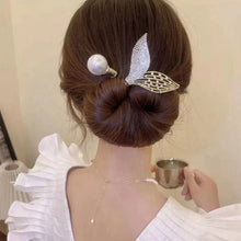 Load image into Gallery viewer, Elegant Hair Clip