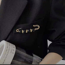 Load image into Gallery viewer, Waist Pearl Pin