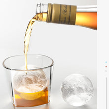 Load image into Gallery viewer, Stackable circular ice hockey Mold