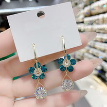 Load image into Gallery viewer, Fashion Flower Crystal Earrings