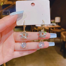 Load image into Gallery viewer, Fashion Flower Crystal Earrings