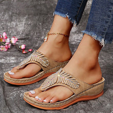 Load image into Gallery viewer, Classic Leather Orthopedic Flip-flop Sandals