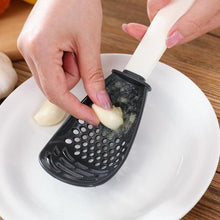 Load image into Gallery viewer, Creative Grated Ginger Garlic Multifunctional Spoon