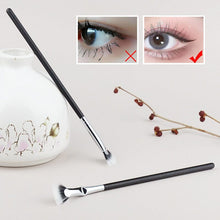 Load image into Gallery viewer, Angled Fan-shaped Eyelash Brush
